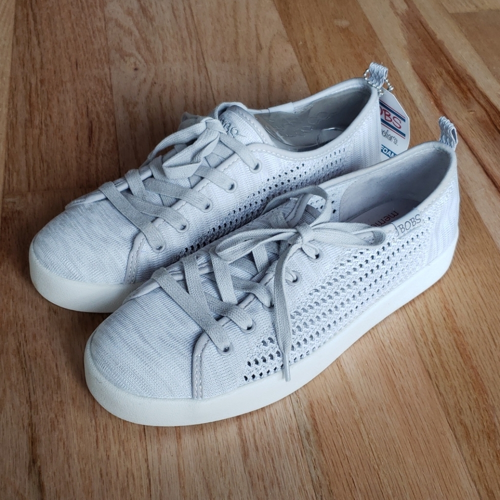 NWT mesh style sneakers